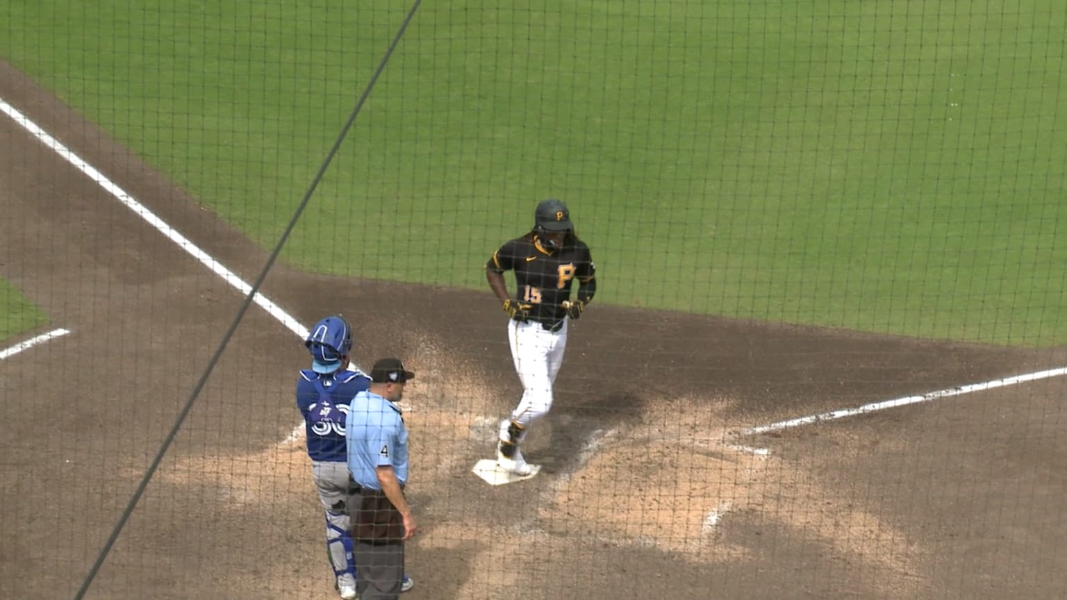 Oneil Cruz clobbers a solo home run to center field | 03/05/2024 ...
