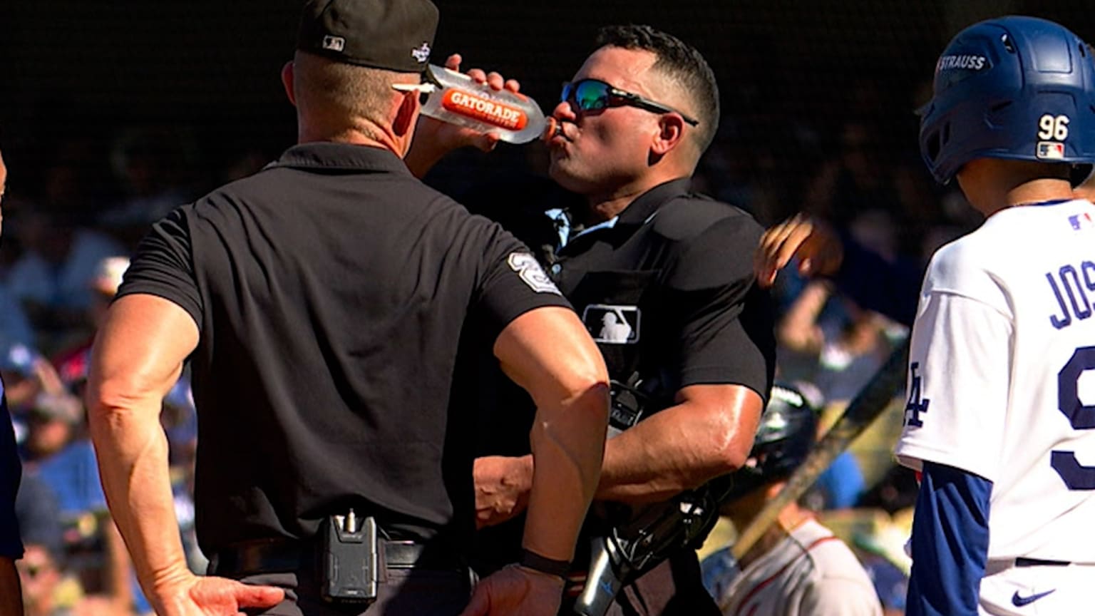 Umpire injury delay during the 7th inning | 10/03/2026 | MLB.com