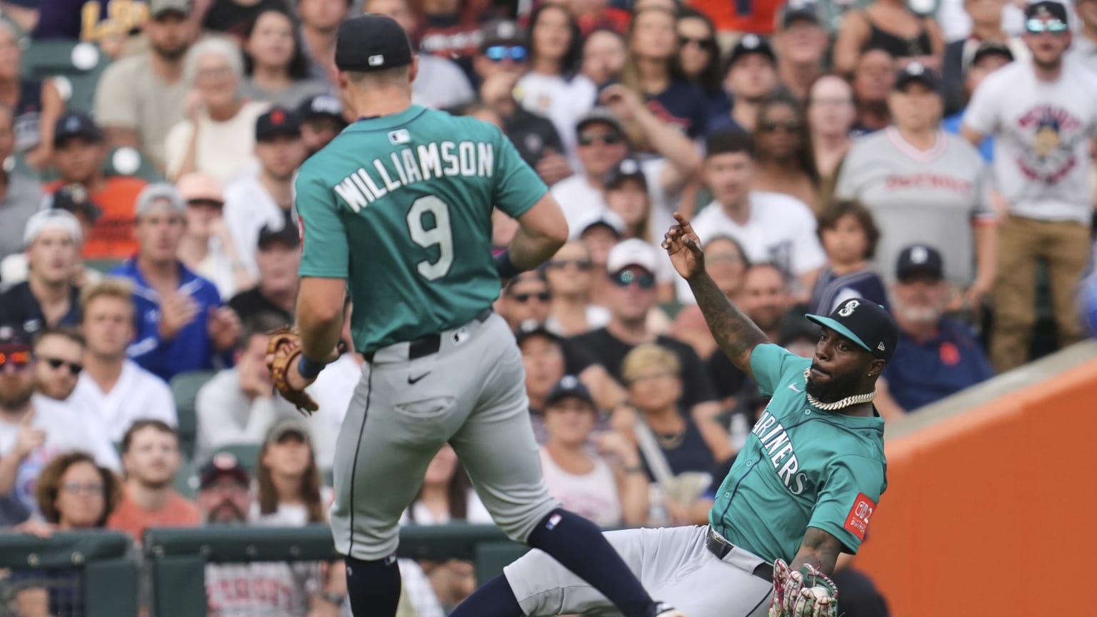 Randy Arozarena's falling catch | 07/11/2025 | Seattle Mariners