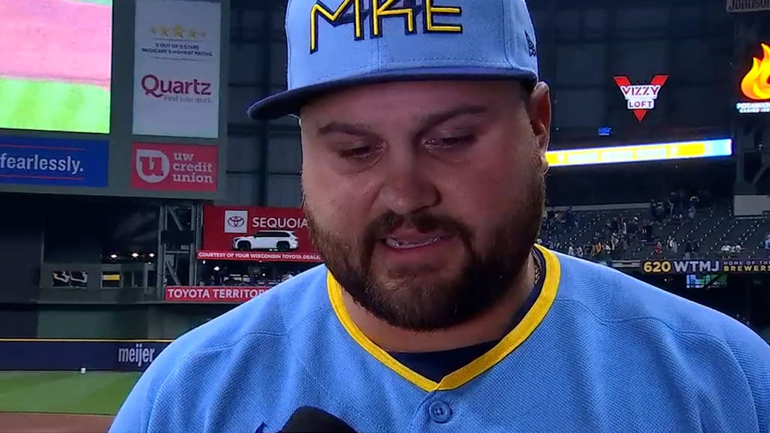 Rowdy Tellez HR, throw spark Brewers over Braves 2-1 in Game 1