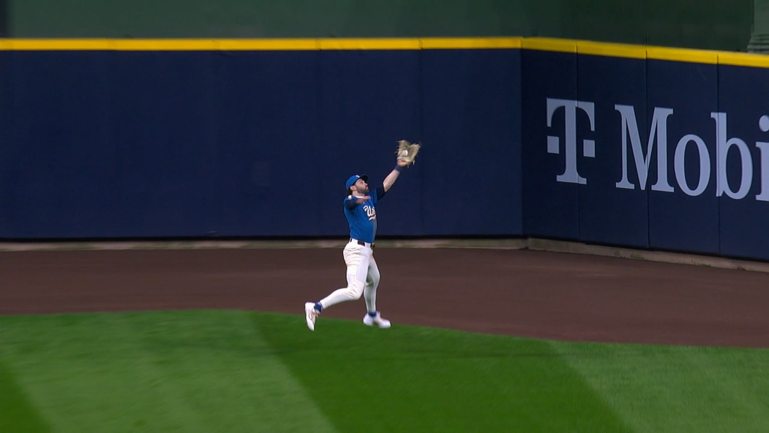 Garrett Mitchell's leaping over-the-shoulder catch | 09/25/2026 | San ...