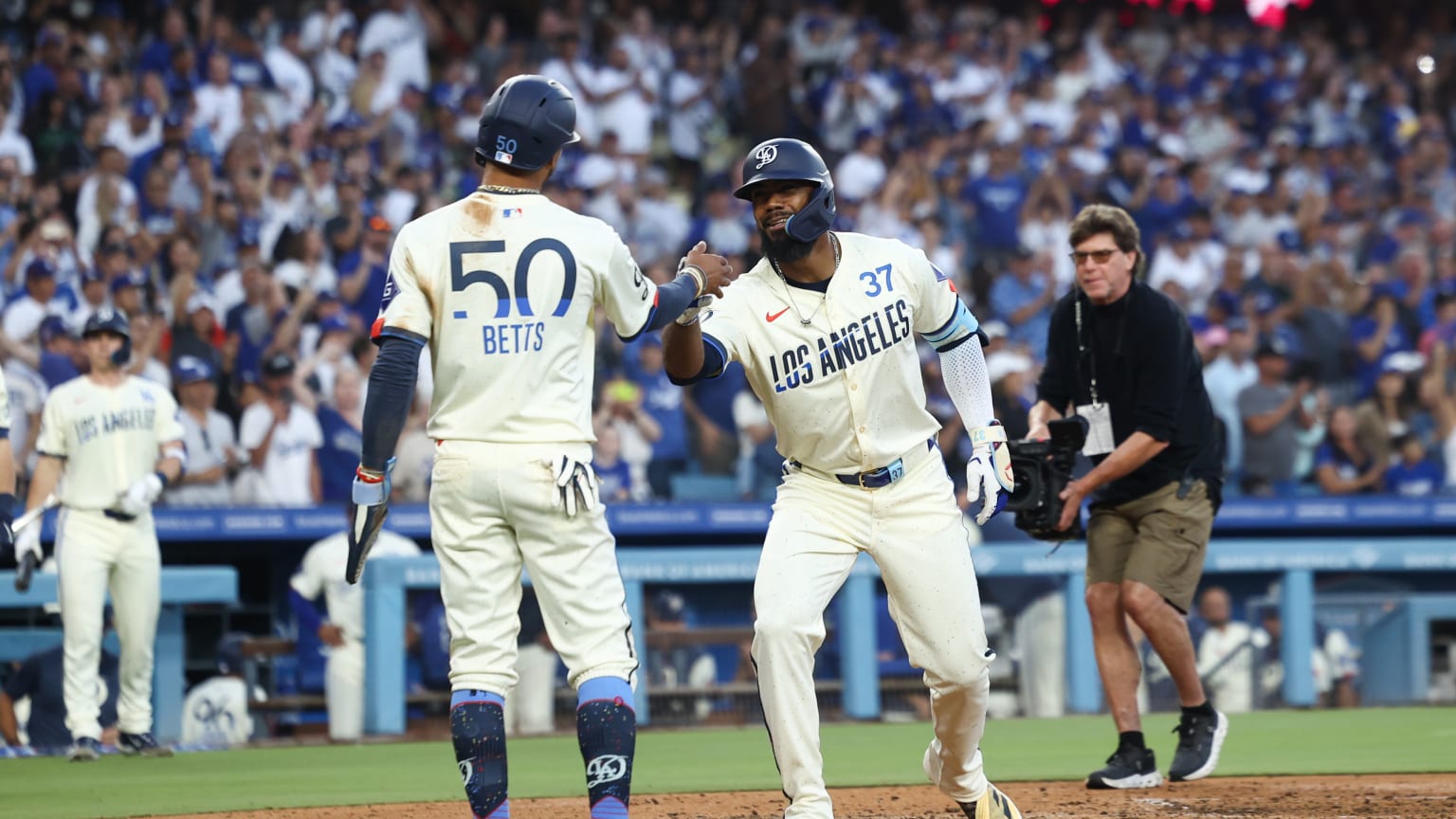 Teoscar Hernández pega jonrón de 2 carreras en la 4ta | 24/08/2024 | Los  Dodgers de Los Angeles