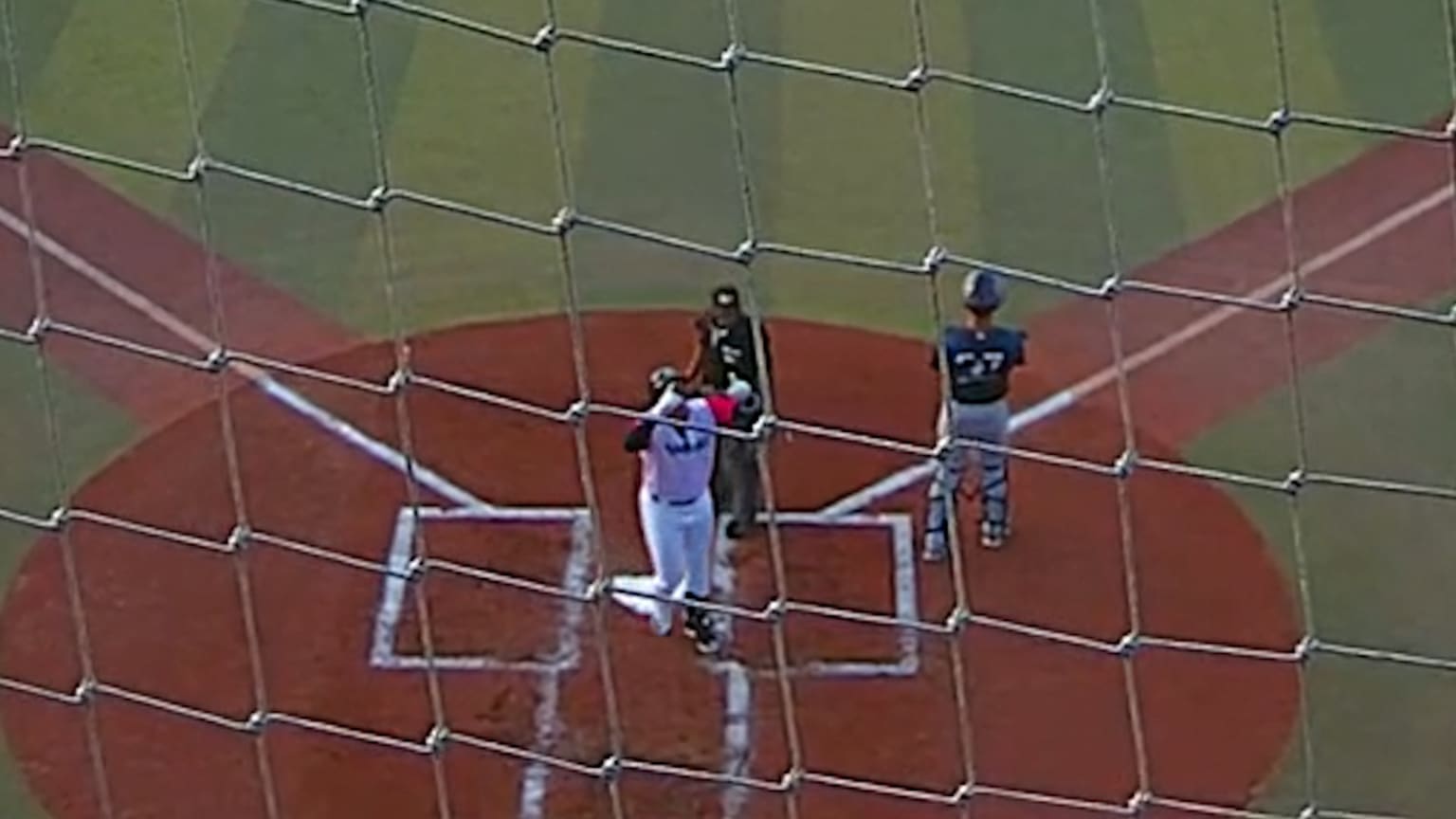 Alfredo Duno's solo homer 05/08/2024