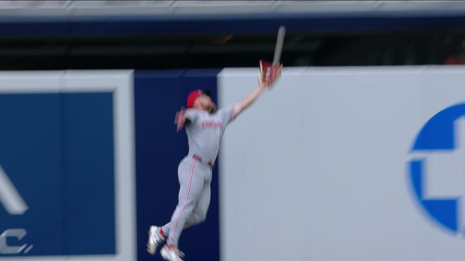 Blake Dunn ends game with leaping catch | 04/23/2025 | Cincinnati Reds