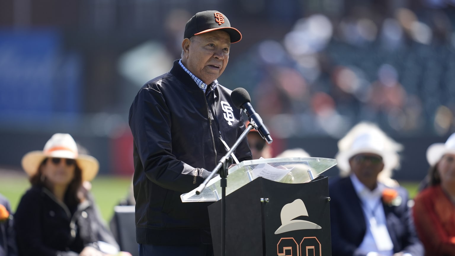 Juan Marichal honors Orlando Cepeda