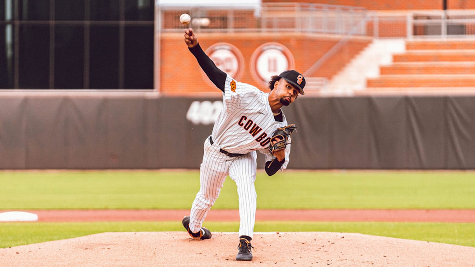 Draft Report Juaron WattsBrown, college pitcher 04/27/2023