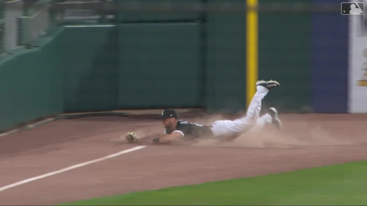 Watch Red Sox's Andrew Benintendi Make Impressive Diving Catch Vs