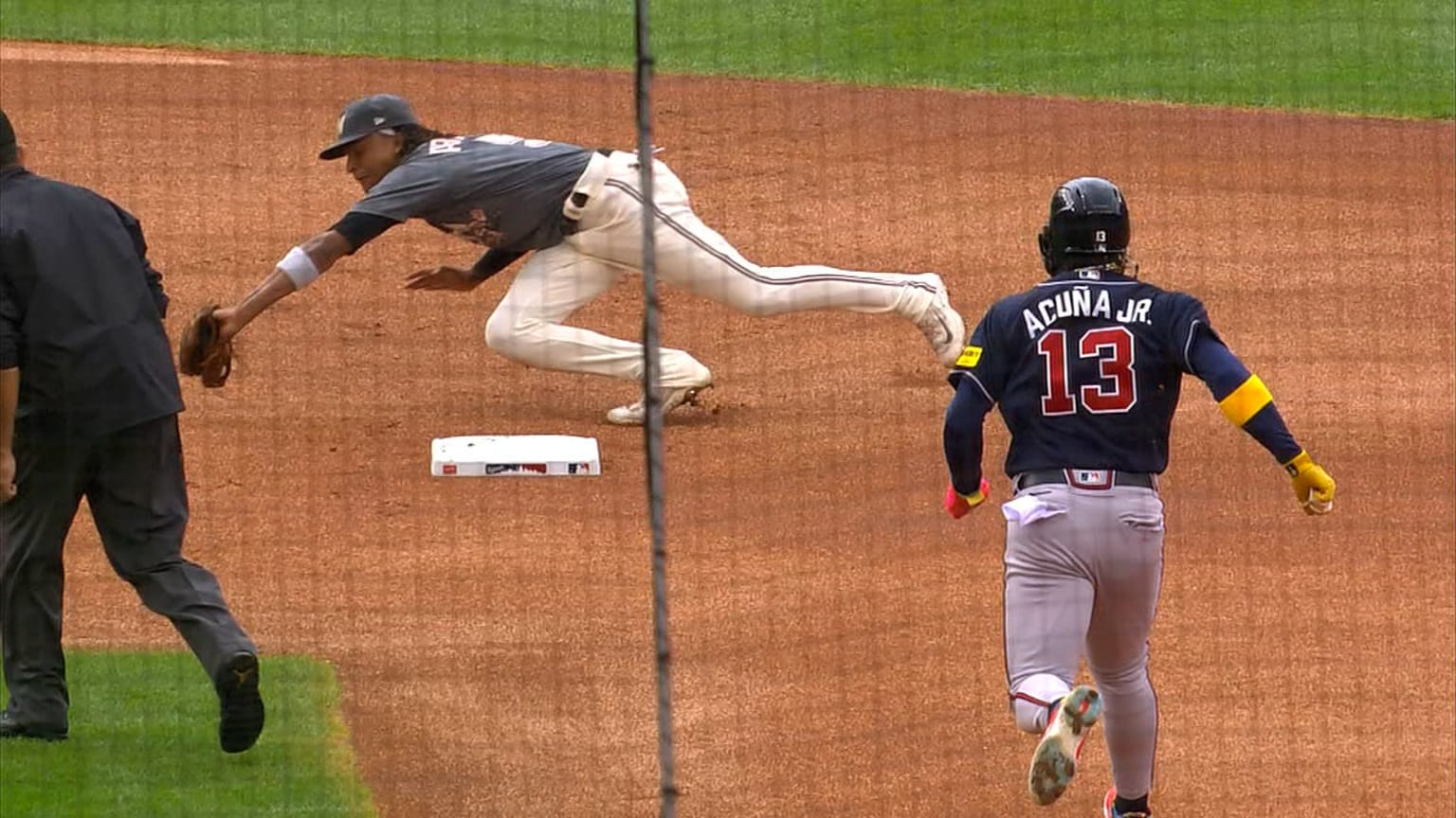 Abrams snares a line drive and doubles up Acuña Jr. | 09/24/2023 ...
