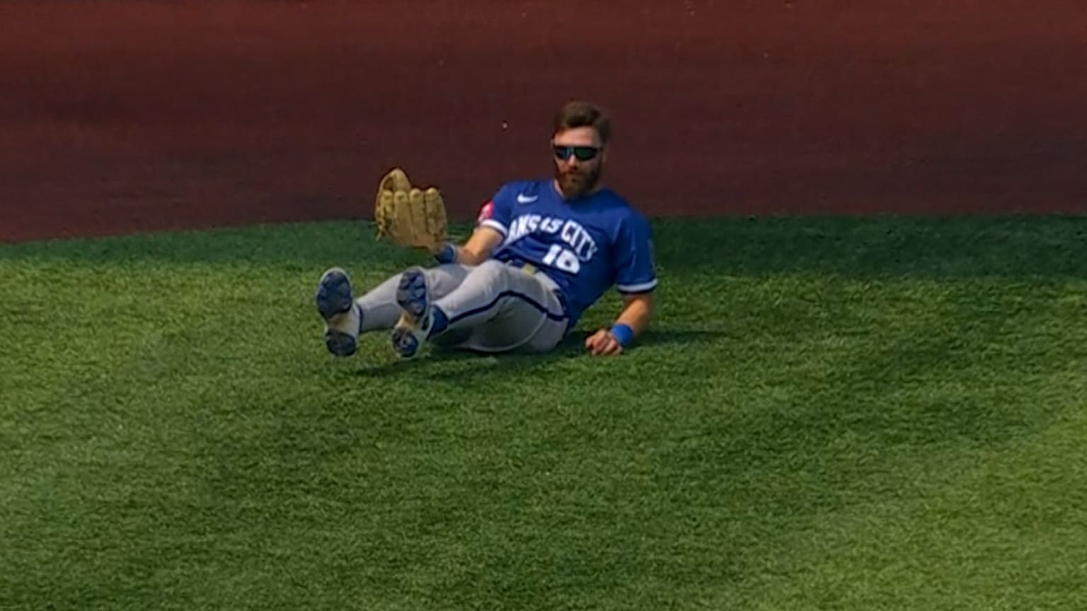 John Rave's amazing diving catch | 08/03/2025 | MLB.com