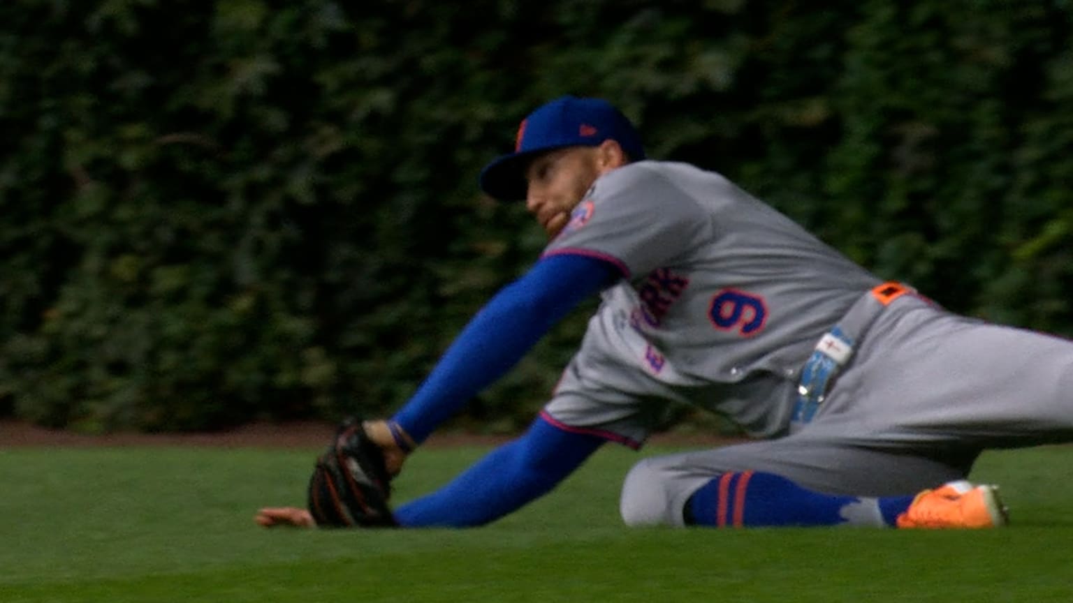 Brandon Nimmo takes away a hit in left | 09/24/2025 | MLB.com