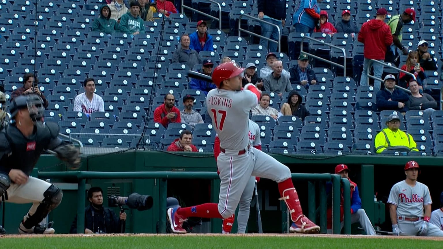 Rhys Hoskins hits a solo homer (30) to right field | 09/30/2022 ...