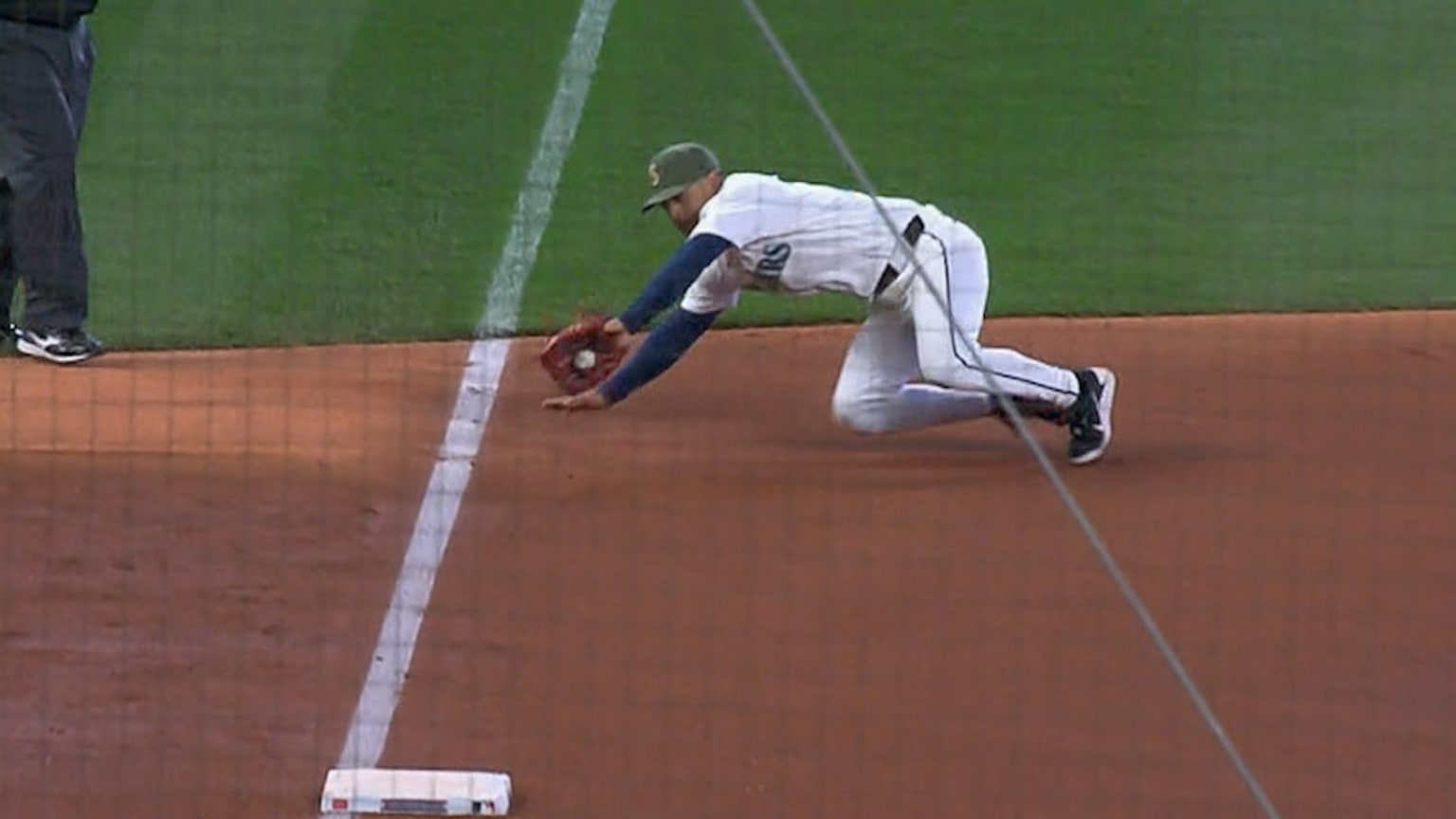 Leo Rivas' great play at third | 16/05/2026 | Los Mariners de Seattle