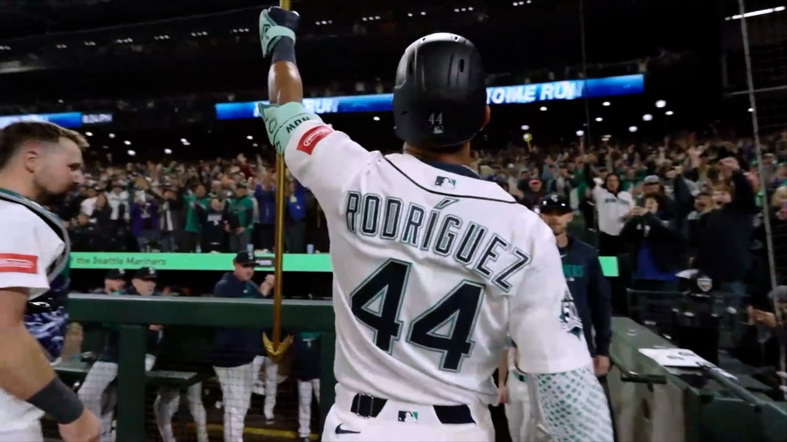 Mariners rally for five runs in the 5th | 04/11/2026 | MLB.com