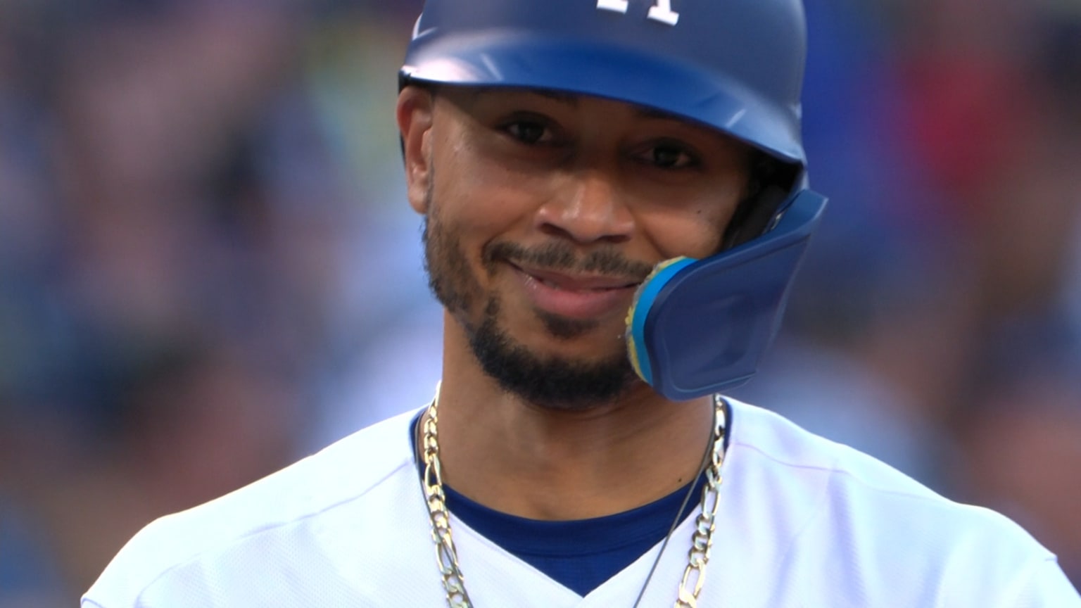 Mookie Betts hits a leadoff triple to right field | 09/03