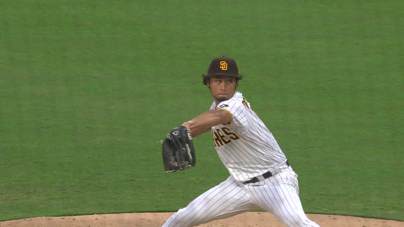 Yu Darvish's son, Shoei Darvish, is getting some work in in front