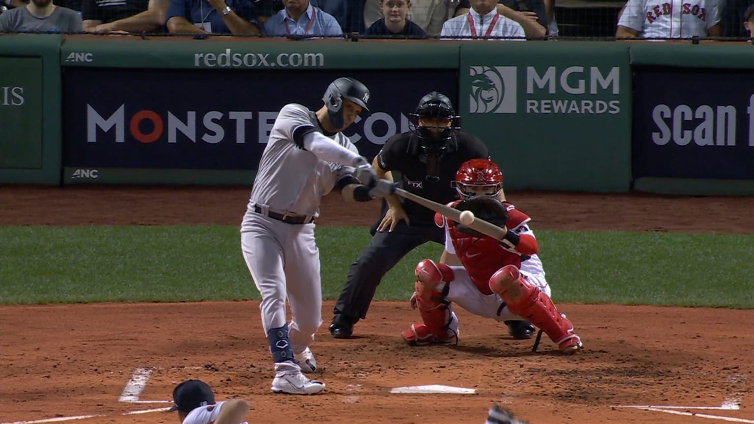 Marwin Gonzalez crushes a two-run home run to right | 09/13/2022 | New ...