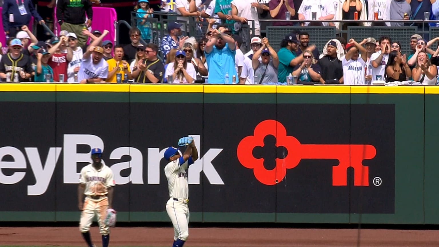 Julio Rodríguez's running catch | 08/03/2025 | Seattle Mariners