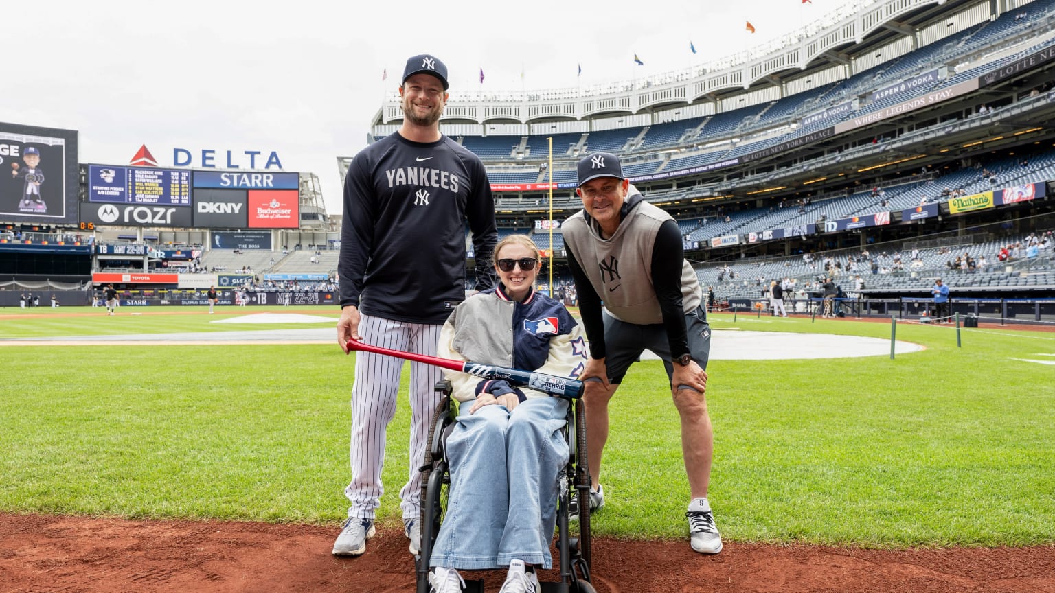 YES broadcast wishes Sarah Langs happy birthday | 05/02/2026 | New York ...