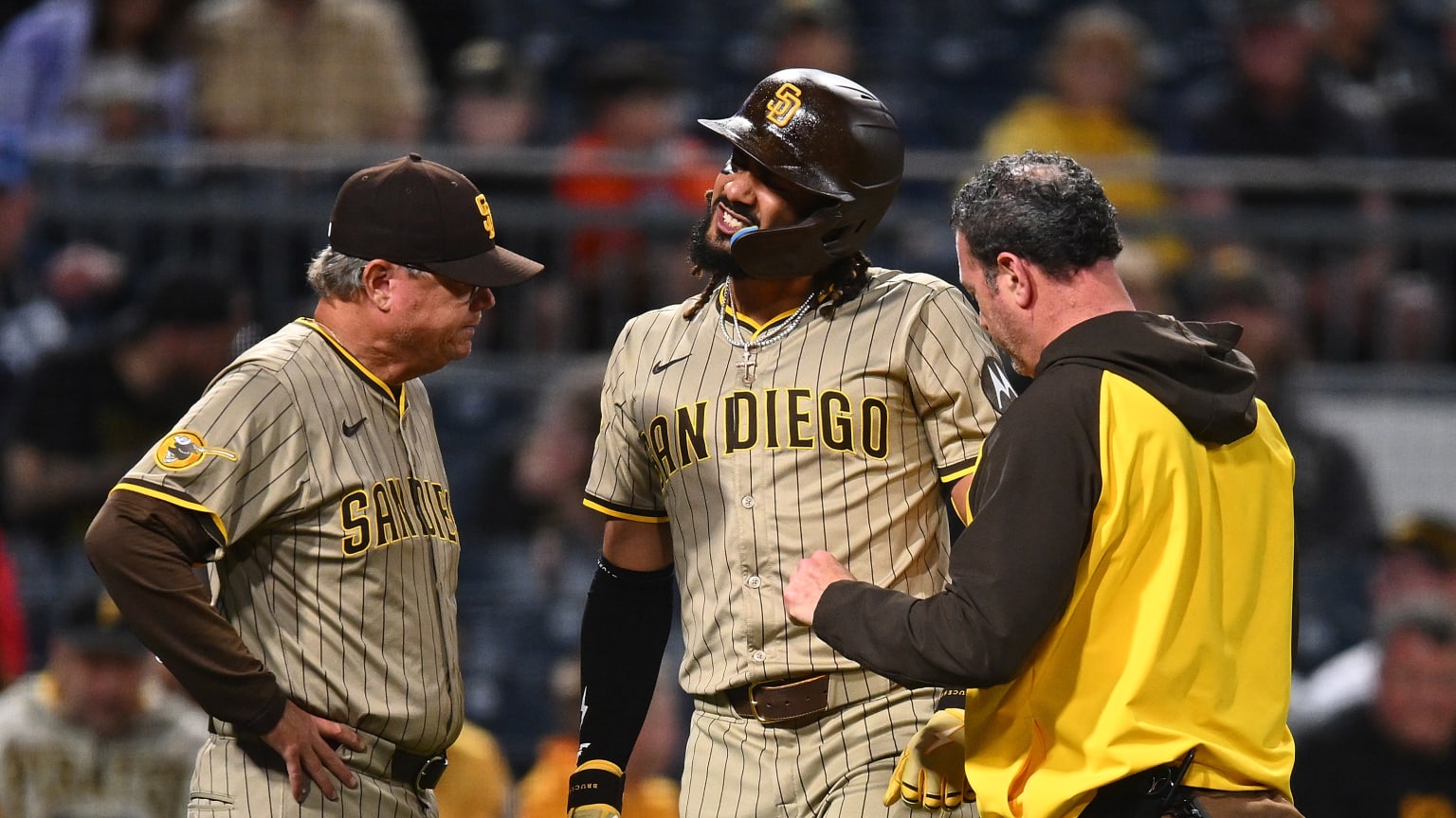 Fernando Tatis Jr. exits the game after HBP | 05/02/2025 | San