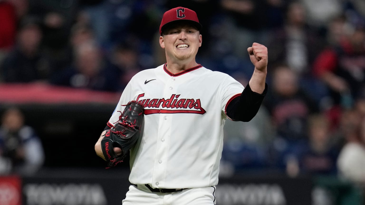 Parker Messick lleva el juego sin hit ni carrera hast | 16/04/2026 ...