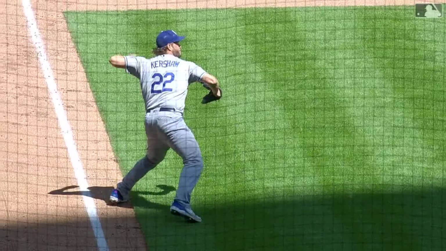 Clayton Kershaw makes slick defensive play in the 7th | 05/10/2023