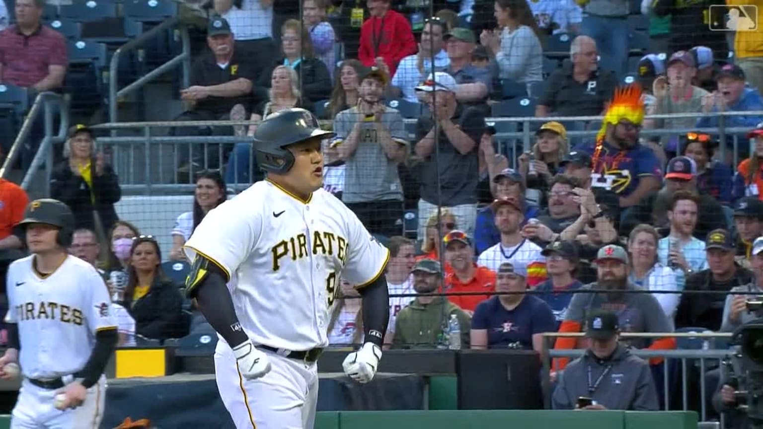 Ji Man Choi Homers as Pirates Beat Diamondbacks 4-2