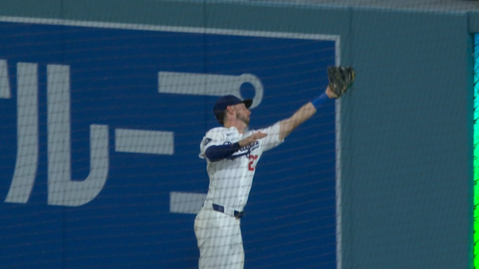 Kyle Tucker's nice leaping catch in the 6th | 09/09/2026 | Los