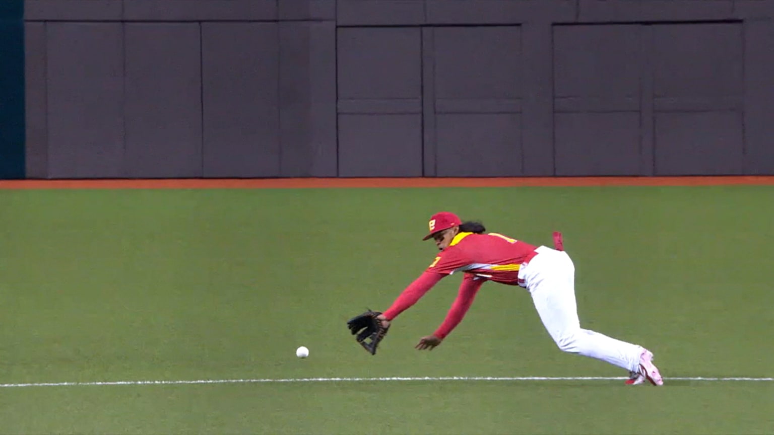 Carlos Colmenarez's amazing diving stop, throw | 02/21/2025 | MLB.com