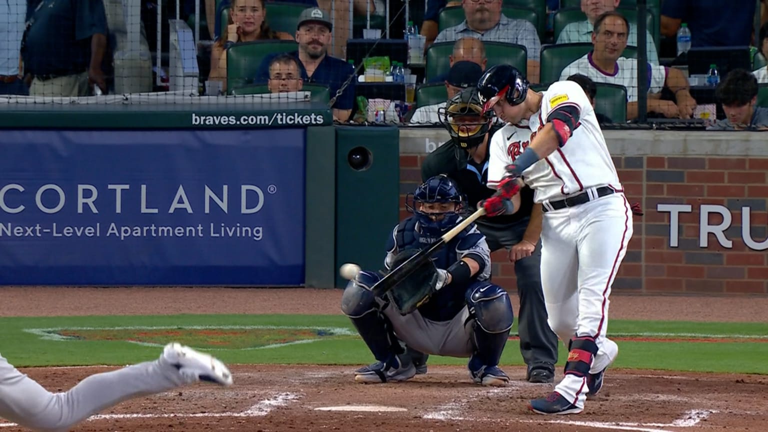 Austin Riley rips a single to right field in the 6th | 08/16/2023 ...
