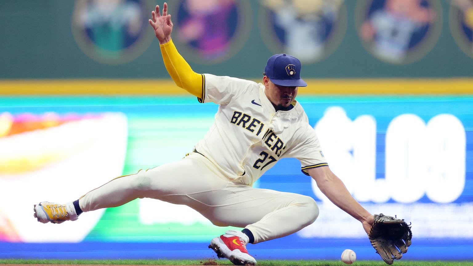 Willy Adames' sliding stop 04/02/2024 Milwaukee Brewers