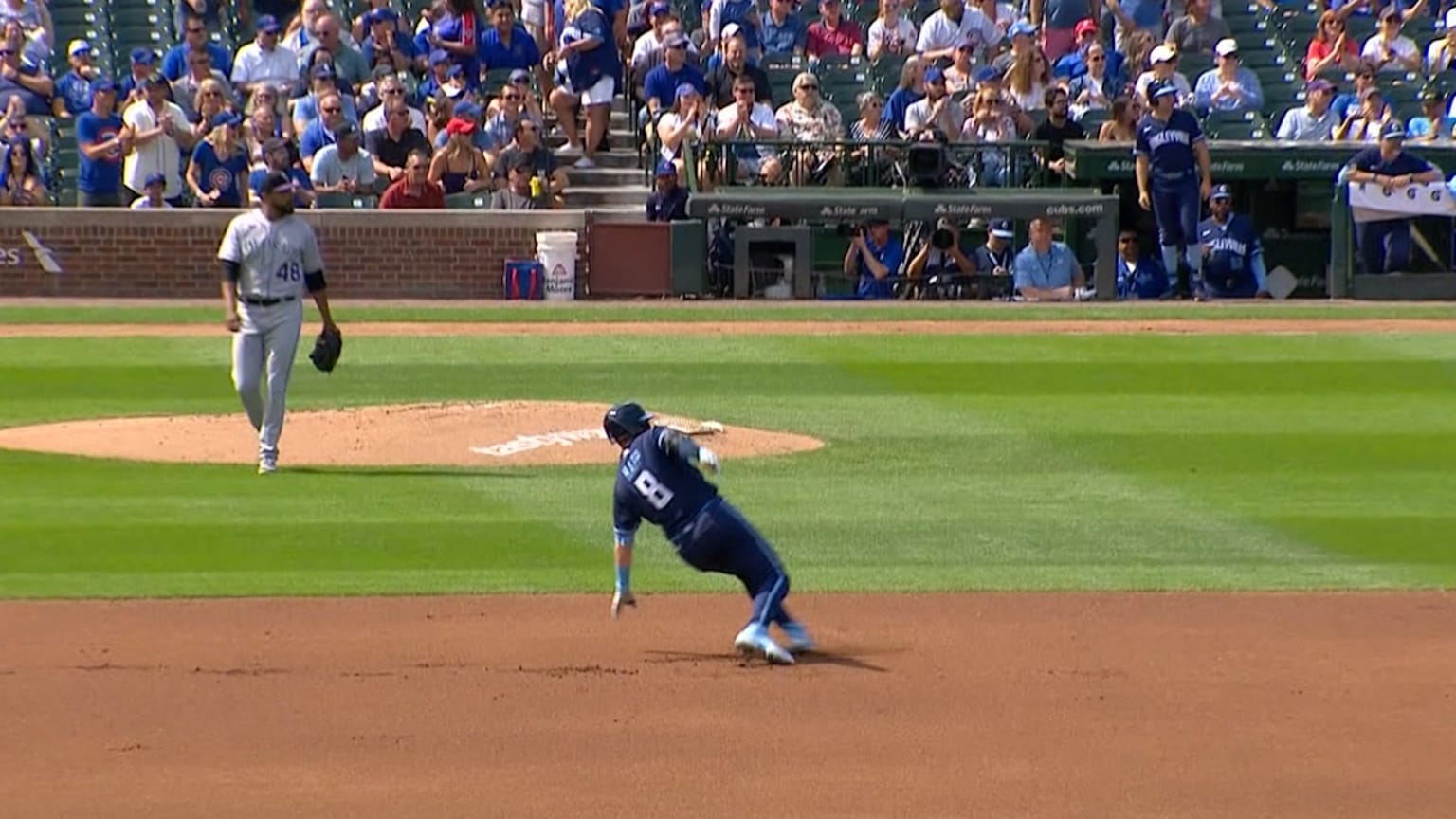 Ian Happ drives in a run on a single to left field | 09/16/2022 ...