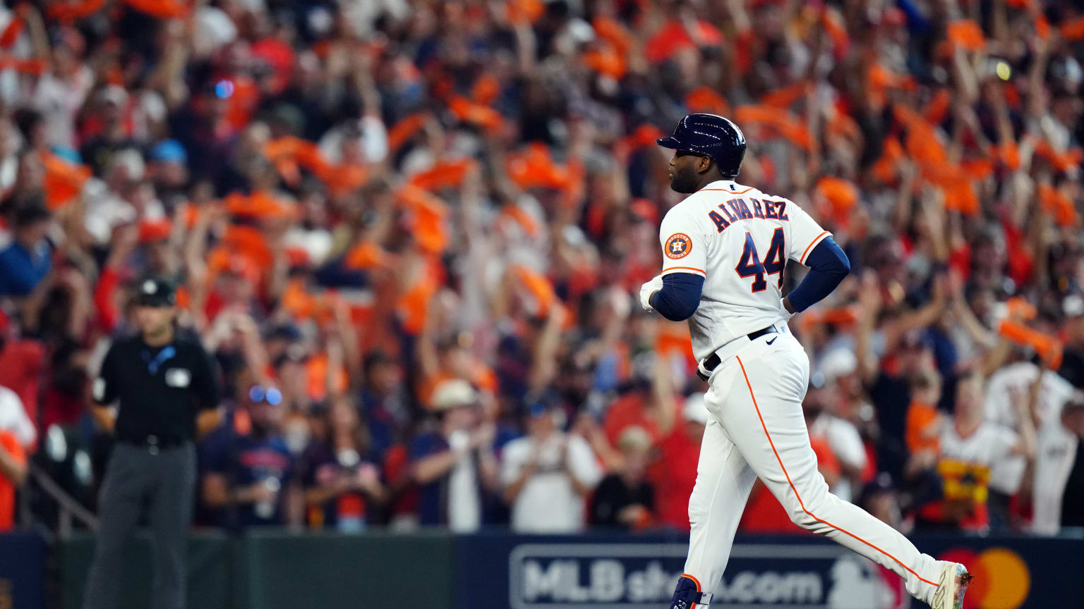 Astros fans receive Yordan Alvarez jersey and take photos with World Series  trophy