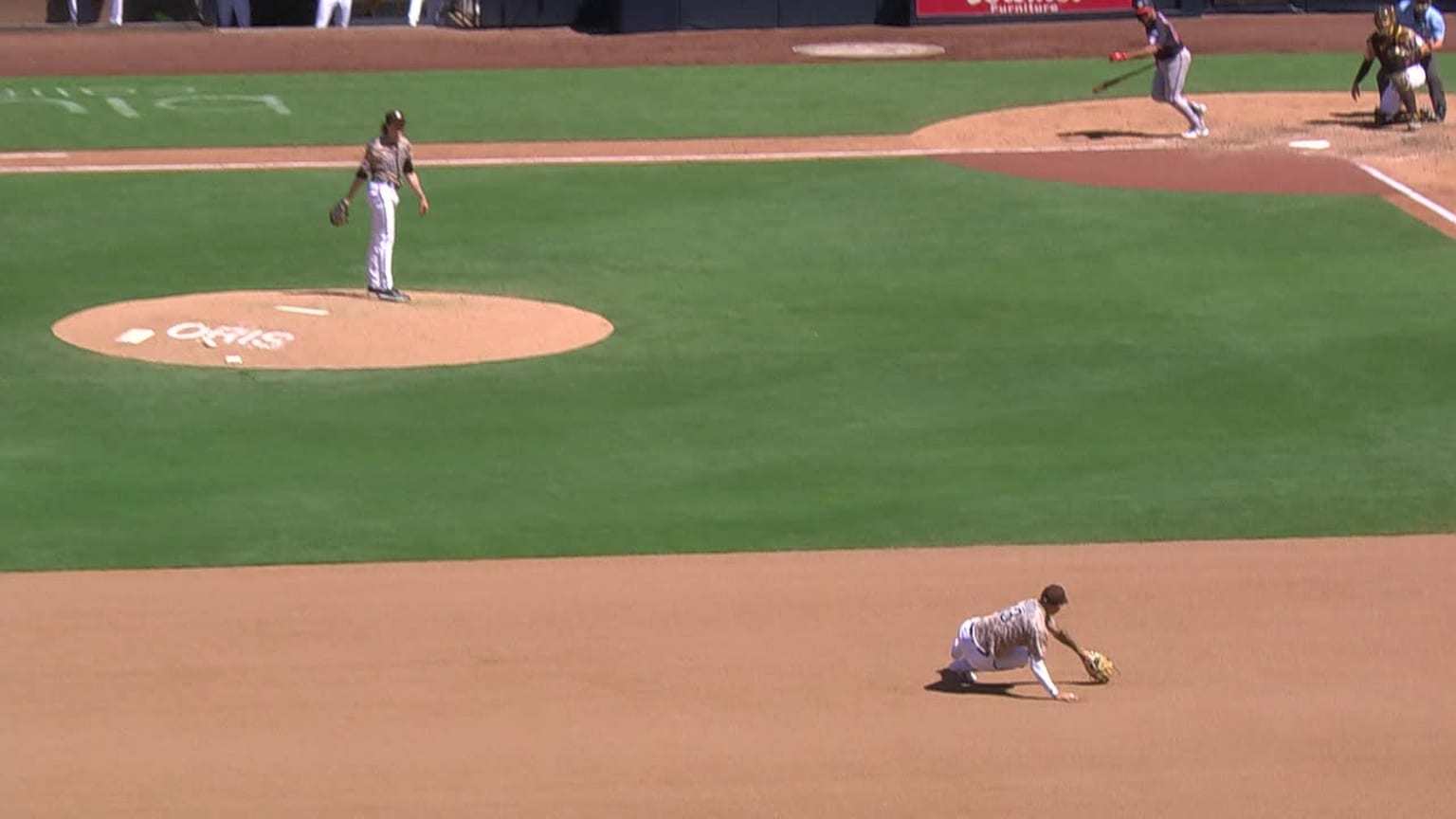 Manny Machado makes a grab at third in the 7th | 06/25/2023 | San Diego ...