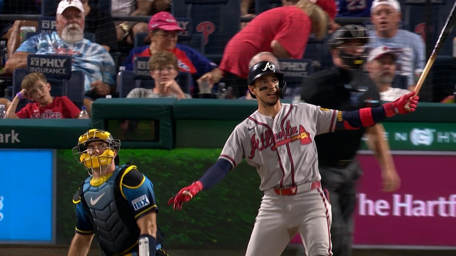 Mauricio Dubón crushes a two-run home run out to left-center field to extend the lead to 5-2 in the top of the 8th inning