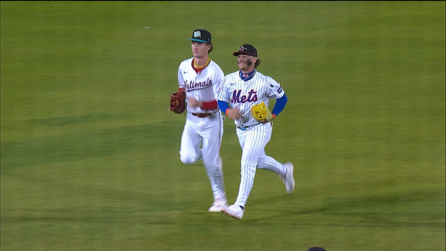 Jett Williams' incredible leaping grab 11/10/2024 New York Mets