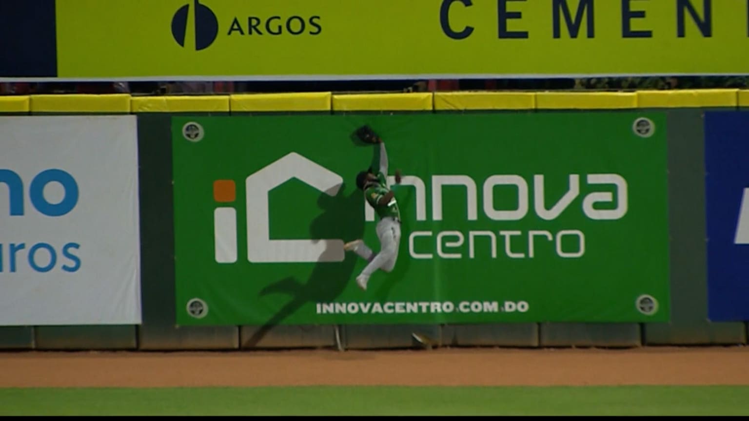 Vidal Bruján makes a leaping catch at the wall 11/07/2023 Miami Marlins