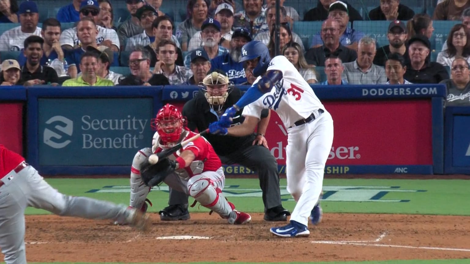 Amed Rosario drives a single that scores Mookie Betts | 07/28/2023