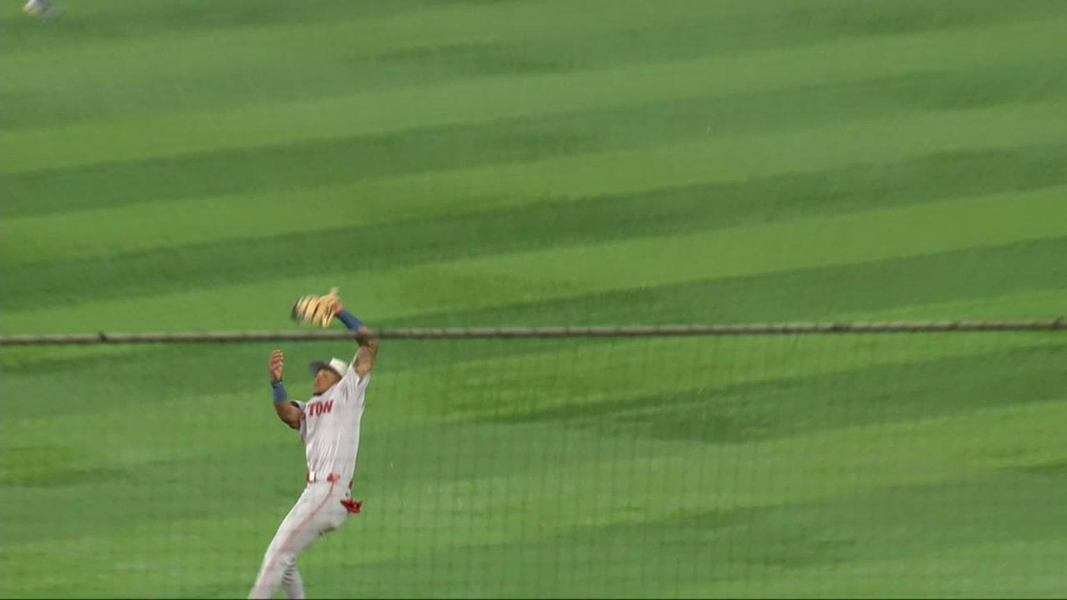 Ceddane Rafaela's leaping catch 07/04/2024 Boston Red Sox