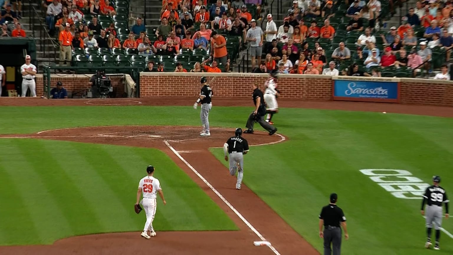 Elvis Andrus Scores On Wild Pitch 08 24 22 Chicago White Sox