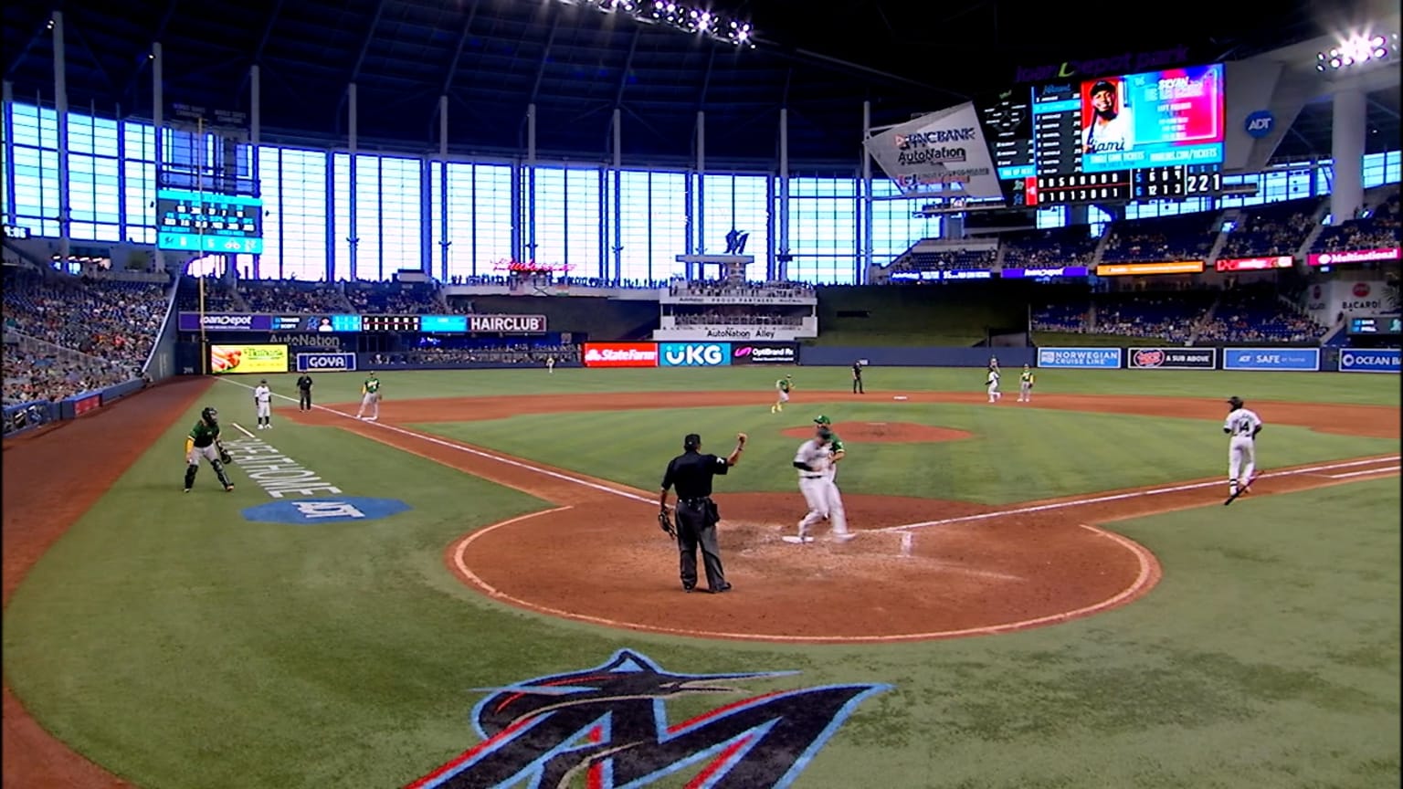 loanDepot park Review - Miami Marlins - Ballpark Ratings