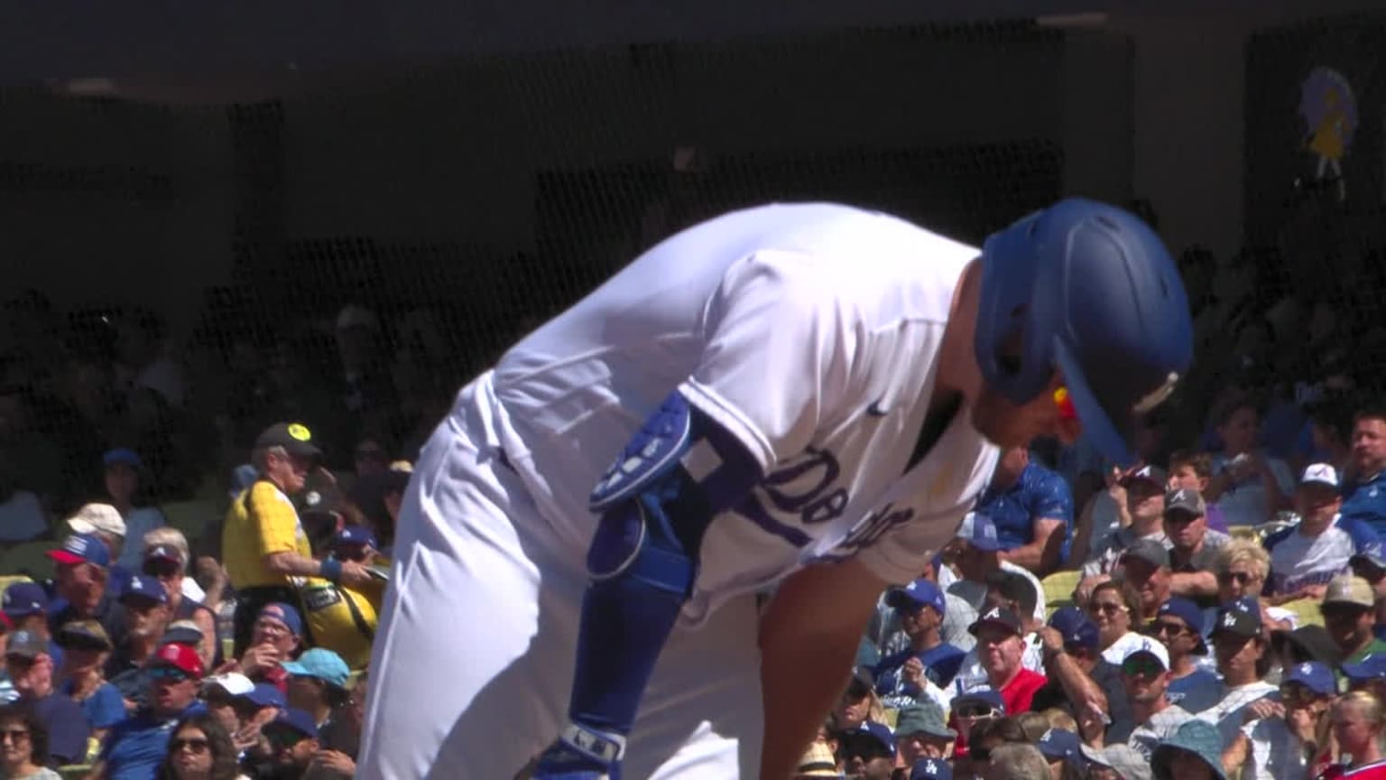 Max Muncy replaced in 6th due to possible injury | 09/03/2023 | Los