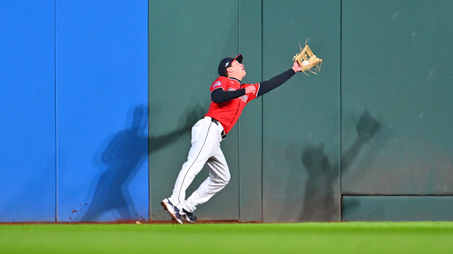 Petey Halpin's UNBELIEVABLE catch at the wall | 10/17/2026 | Cleveland ...