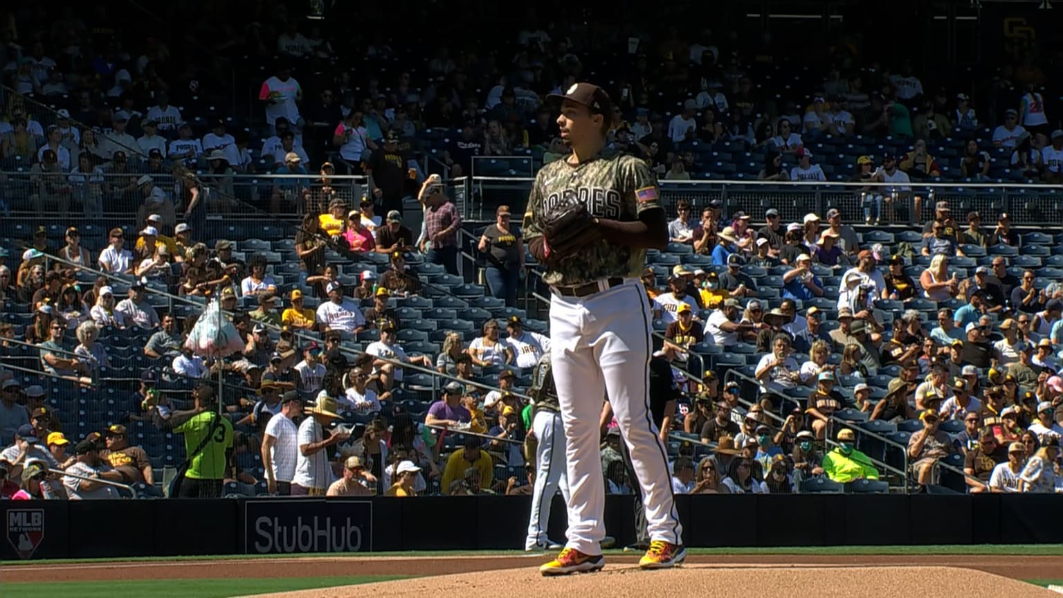 Blake Snell strikes out six over six innings 10/02/2022 San Diego