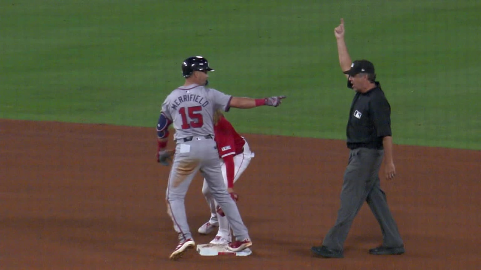 Whit Merrifield logra jonrón solitario tras revisión | 17/08/2024 | Lasmayores.com