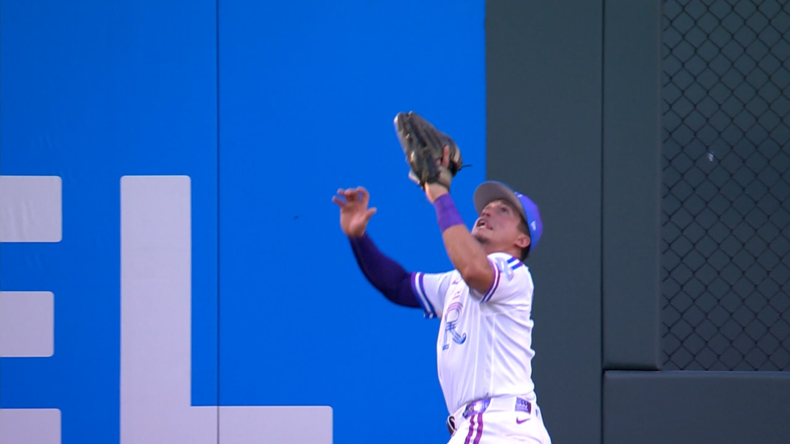 Analysis: Four-Seam Fastball vs. L. Merrill | 92.1 mph, 2293 rpm