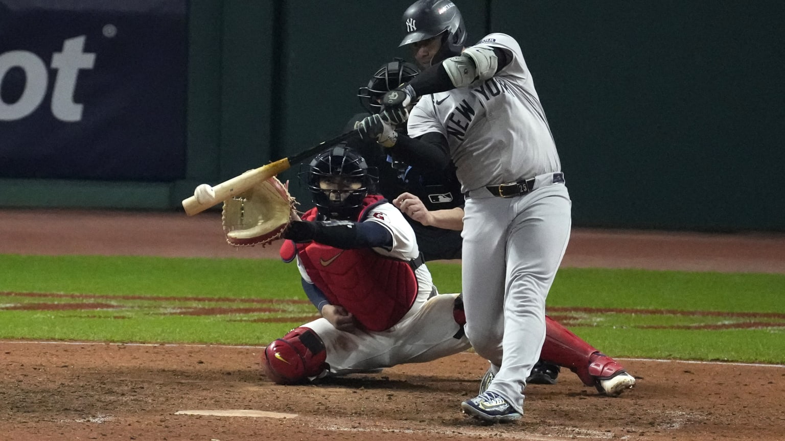 Gleyber Torres' RBI single 10/18/2024 New York Yankees