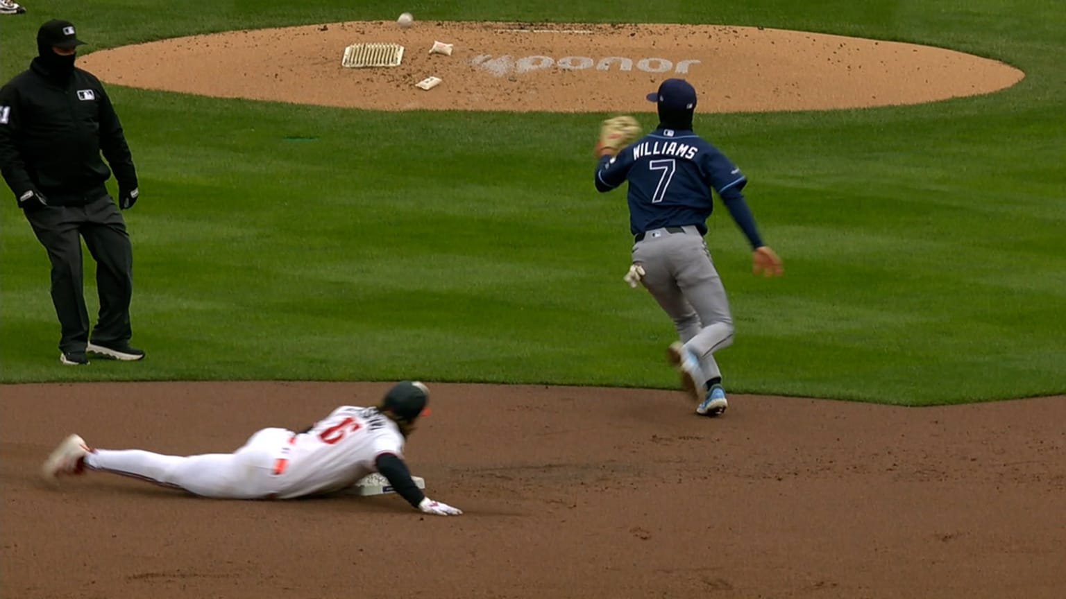 Luke Keaschall's first stolen base of 2026 | 04/03/2026 | Minnesota Twins