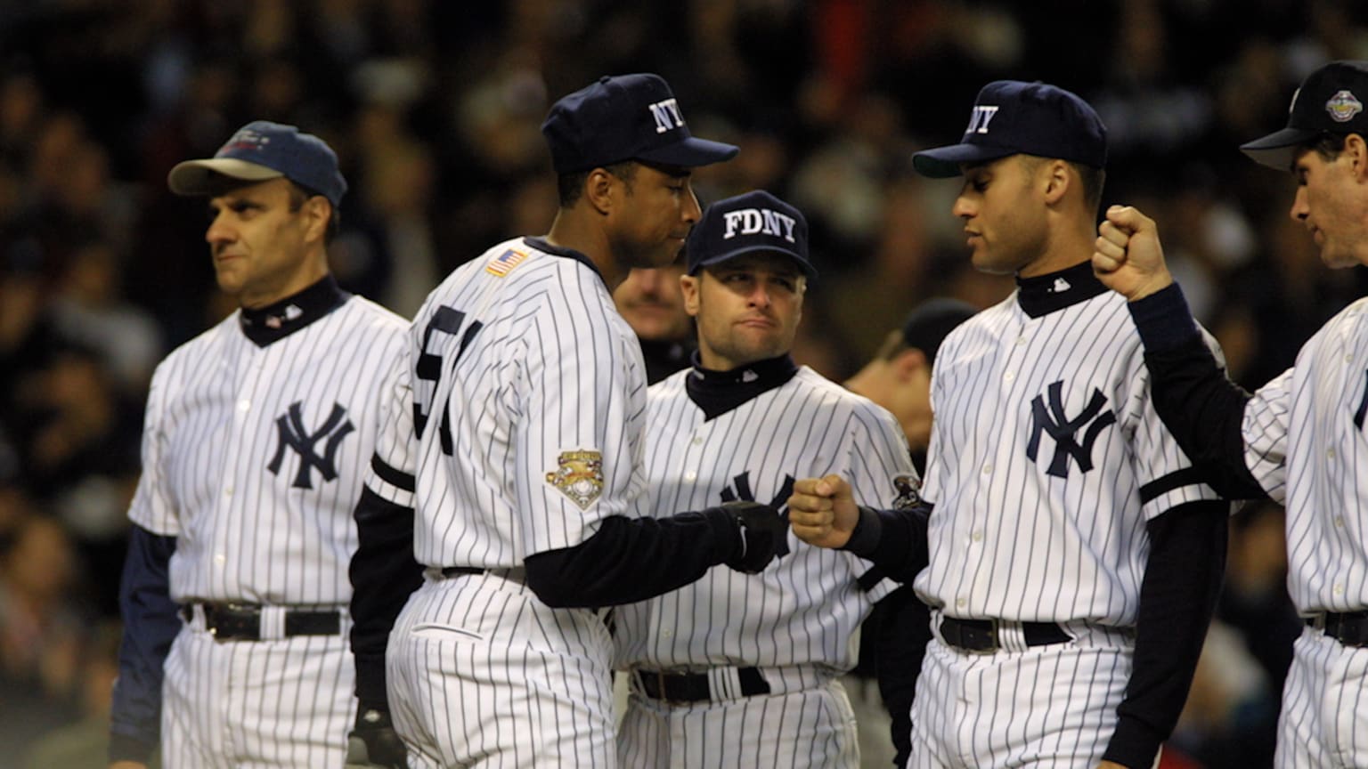 Yankees introduced before Game 3 of World Series | 30/10/2001 ...