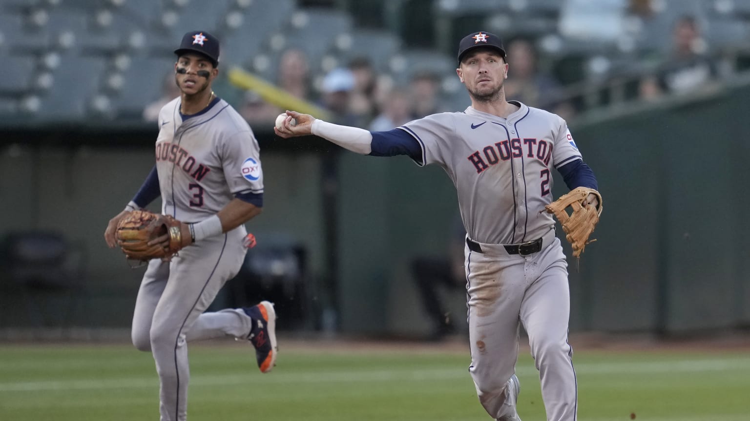 Alex Bregman's diving play | 07/22/2024 | Houston Astros
