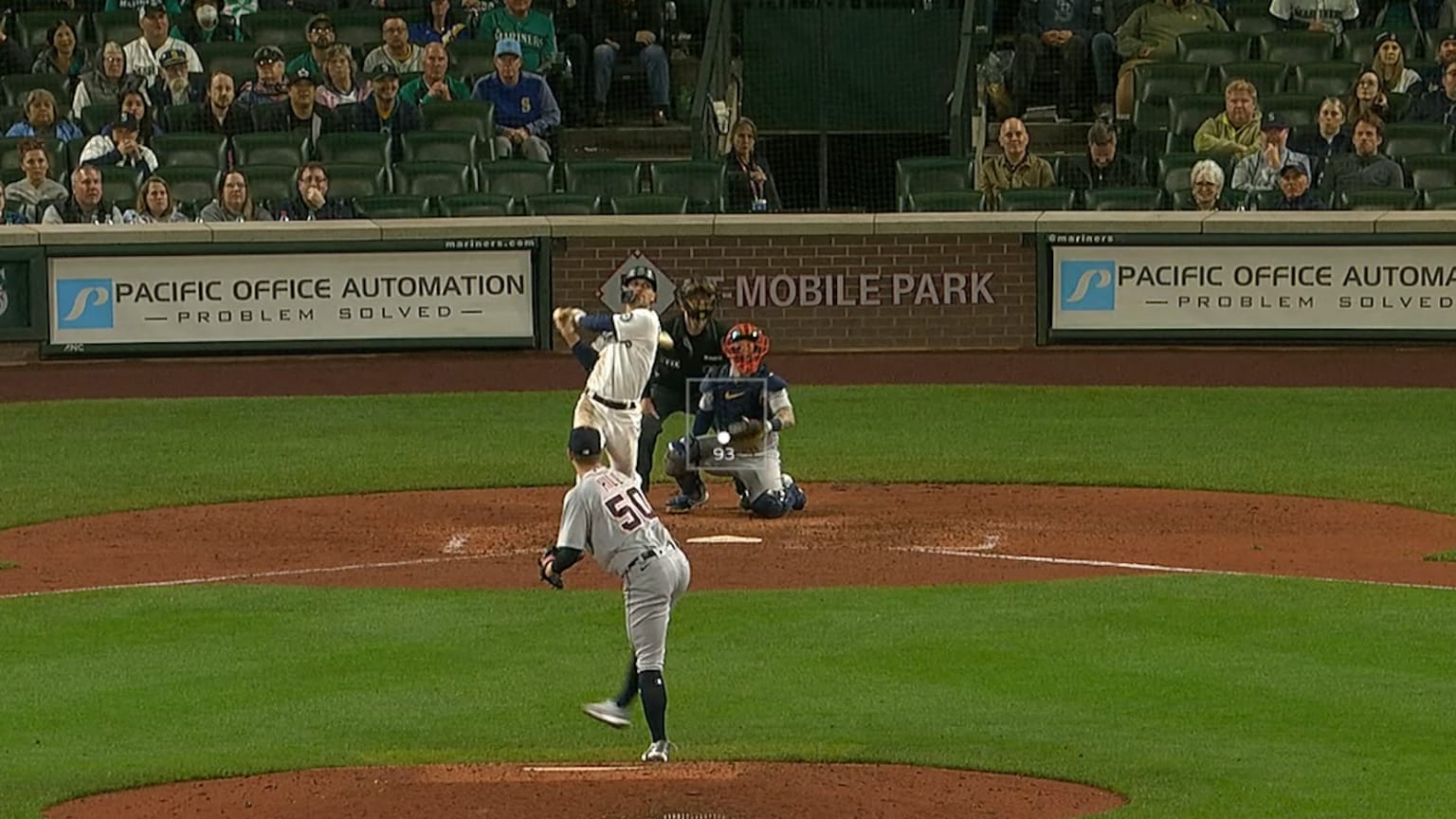 Adam Frazier swats a sacrifice fly to left field | 10/04/2022 | Seattle ...